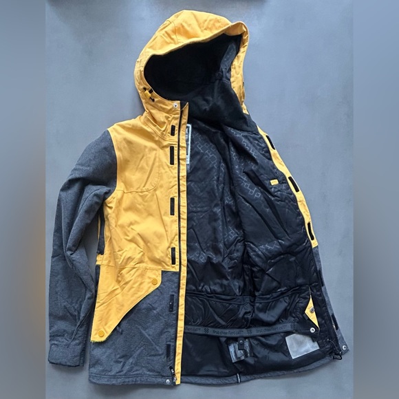 Special Blend Revolver Ski/Snowboarding Jacket - Picture 2 of 7